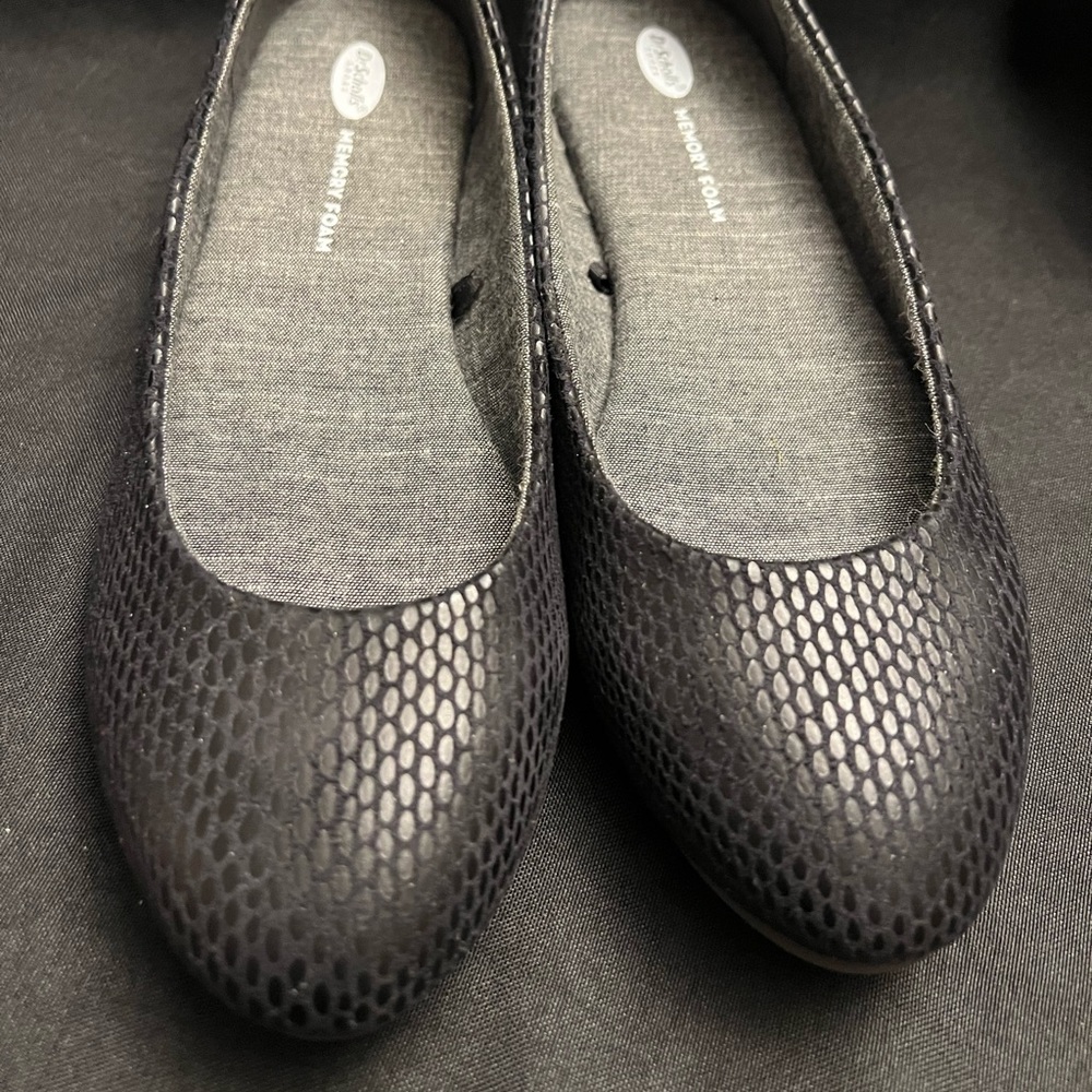 Dr.Scholl’s- Black, Shiny pattern-Flats with‎ memory foam-Size:9M